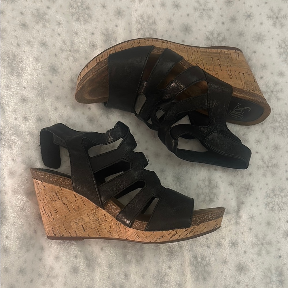 Sofft Black and Brown Wedge Sandals with Strappy Design